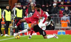 九游体育APP-包含利物浦遭遇维拉逼平，保持不败纪录的词条