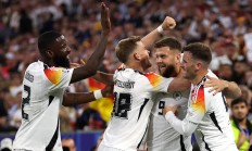 九游娱乐入口-包含欧洲杯资格赛胜负难分，战局一触即发的词条