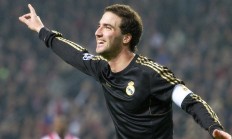 9you娱乐-当武士刀遇上三狮军团，苏亚雷斯的火焰如何照亮日本足球的历史性胜利