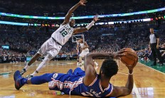 九游体育平台-比赛中的意外状况，球员们冷静面对挑战