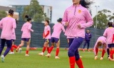 九游体育APP-精彩足球比赛盛况：女运动员技艺尽显的简单介绍