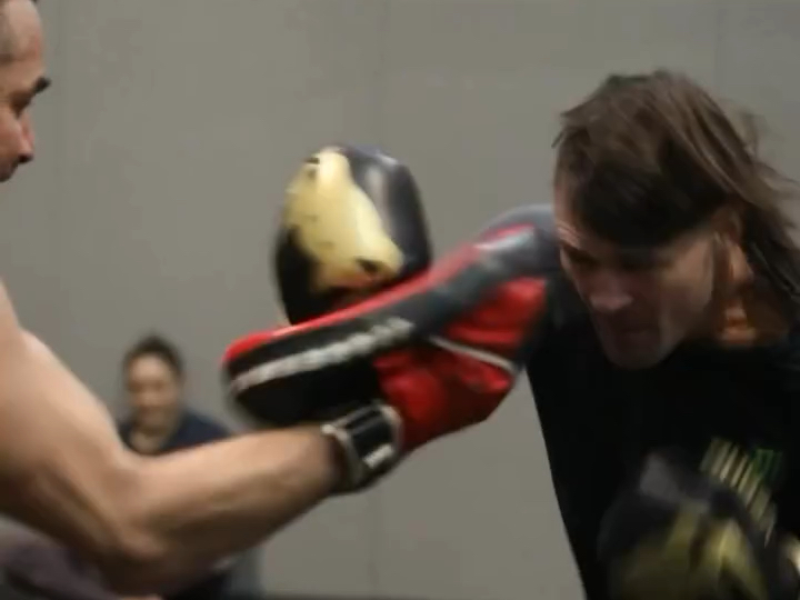 墨西哥选手在拳击比赛中如虎添翼,夺金 墨西哥选手在拳击比赛中如虎添翼,夺金