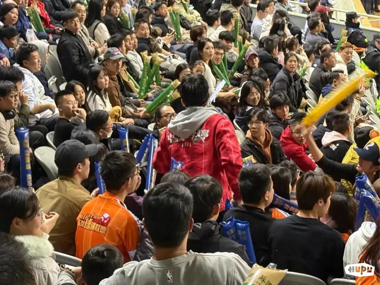 包含激烈对决引爆球迷热情，场面精彩纷呈的词条