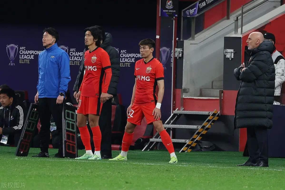 关于上港客场告负,教练承担责任被球迷质疑的信息 关于上港客场告负,教练承担责任被球迷质疑的信息