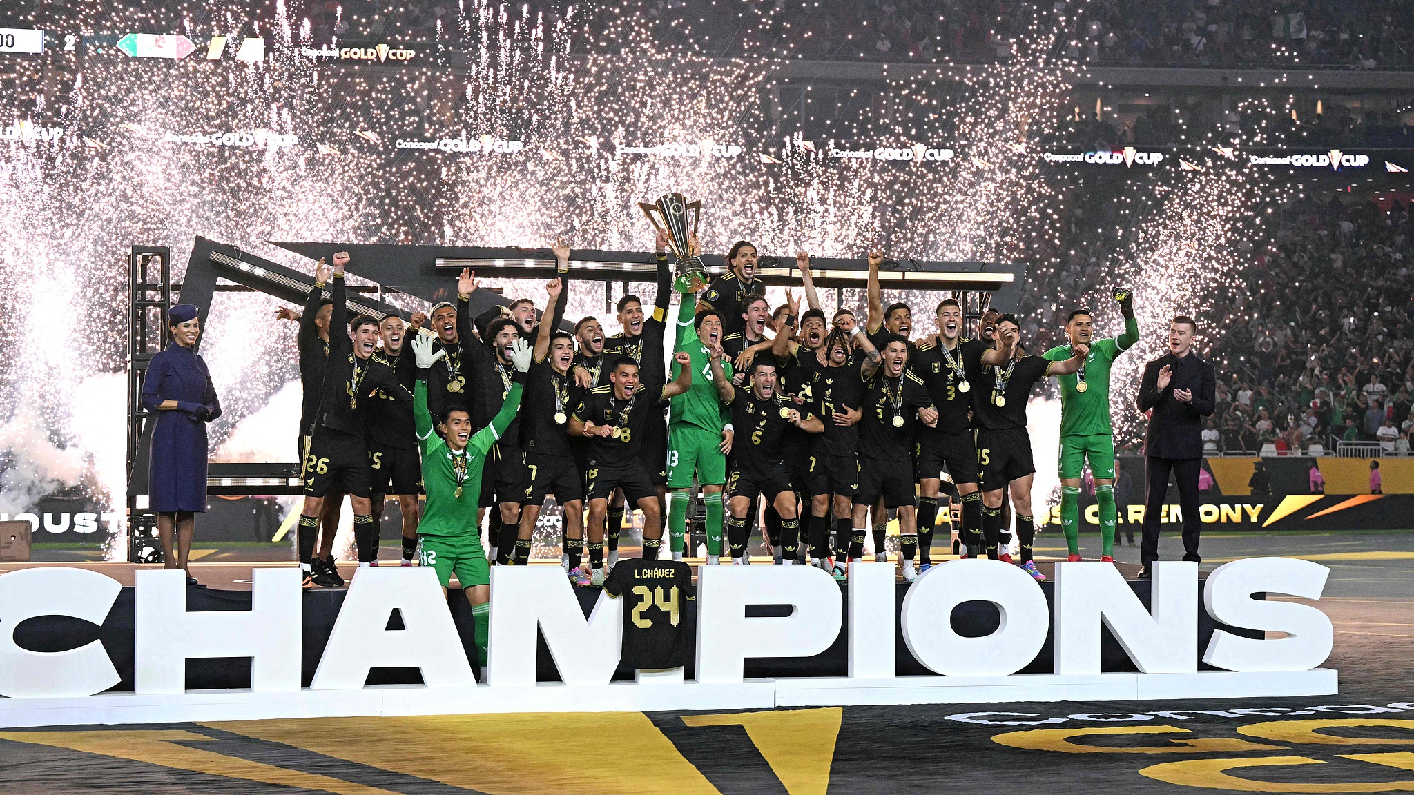 美国足球队创造历史,夺得国际冠军 美国足球队创造历史,夺得国际冠军