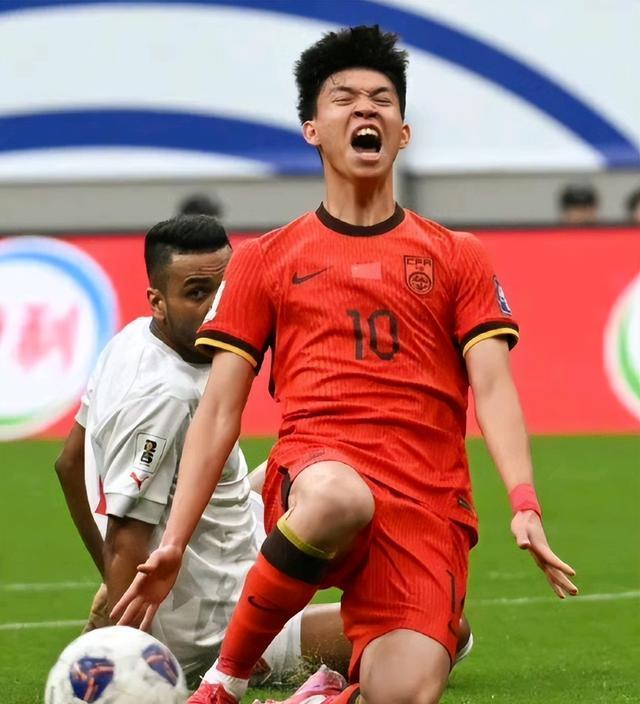 阿曼球员在亚洲足球赛事中获得胜利