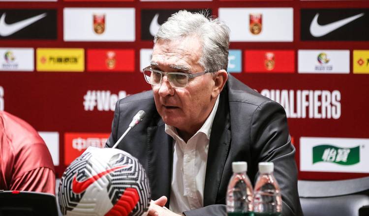 教练战术独到,球队备战冲击胜利 教练战术独到,球队备战冲击胜利