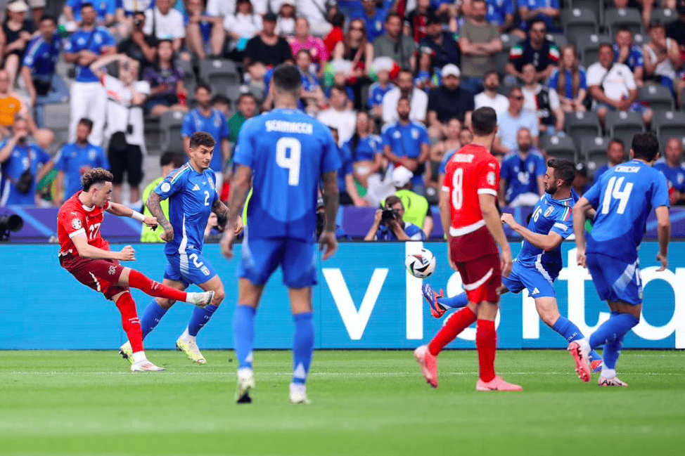 关于欧洲杯预选赛中，意大利主力中场因伤无缘出场的信息