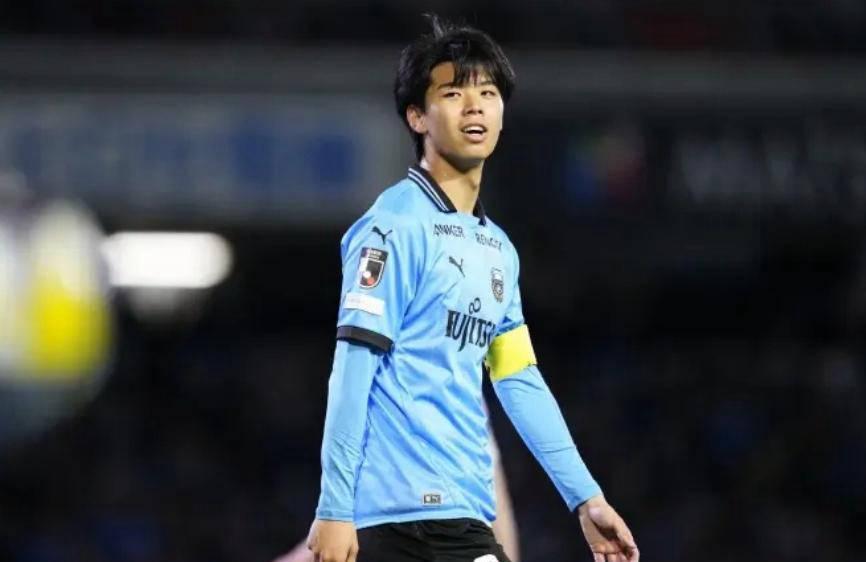 关于国脚表现抢眼,成为球迷心中的偶像的信息 关于国脚表现抢眼,成为球迷心中的偶像的信息