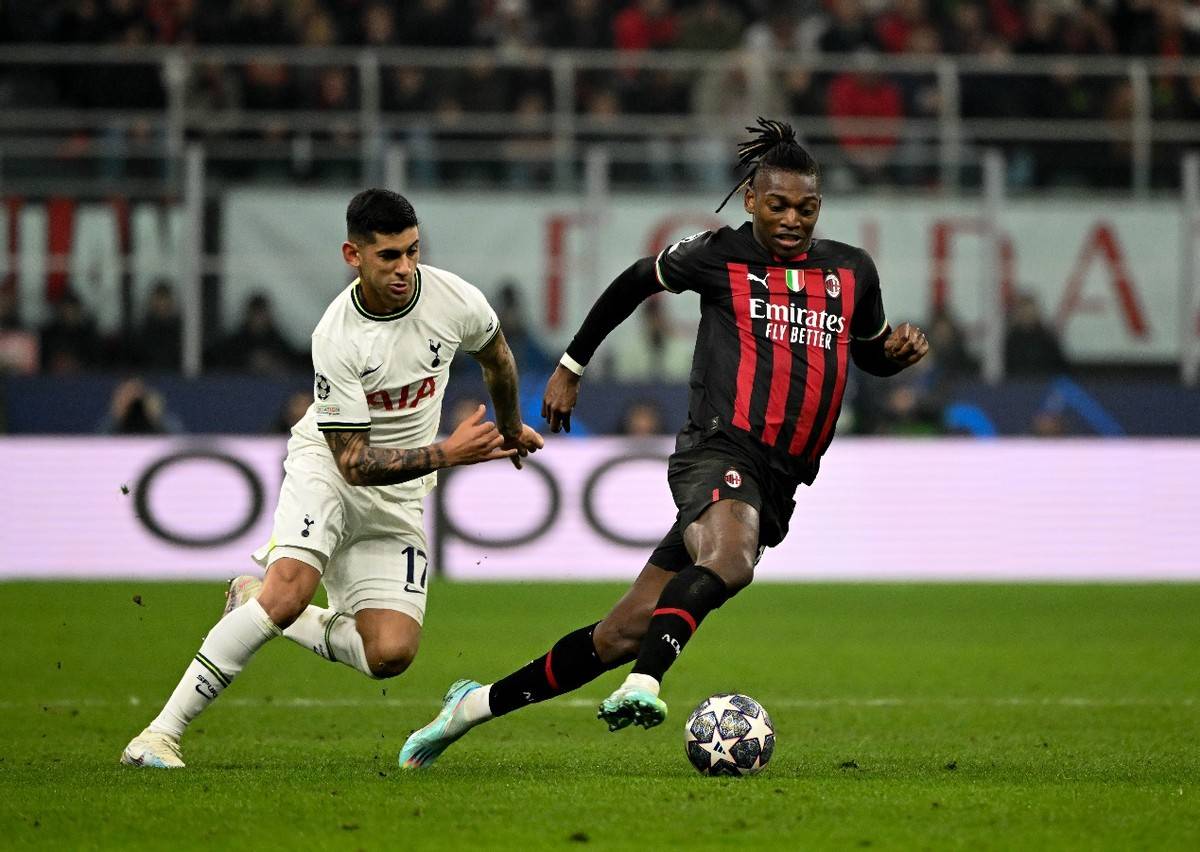 国际米兰战胜热那亚，保持领先优势