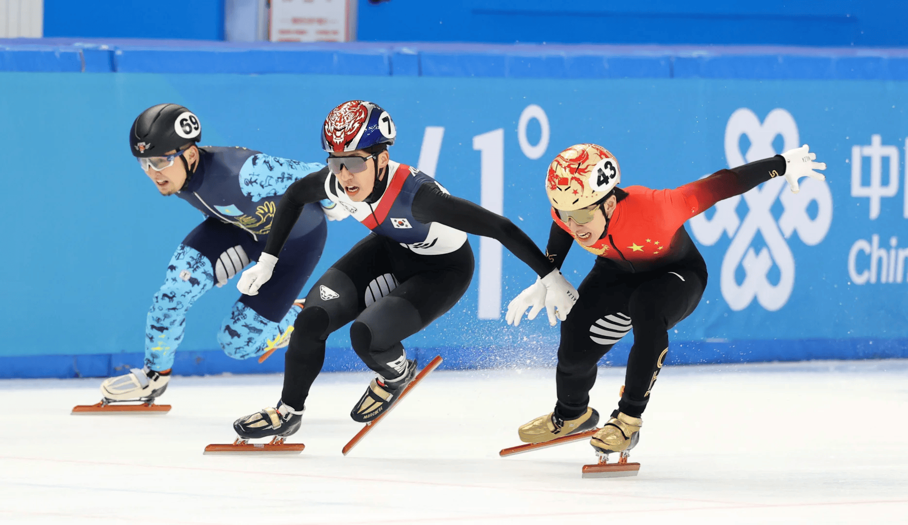 韩国队在比赛中展现了自信稳定的战术风格 韩国队在比赛中展现了自信稳定的战术风格