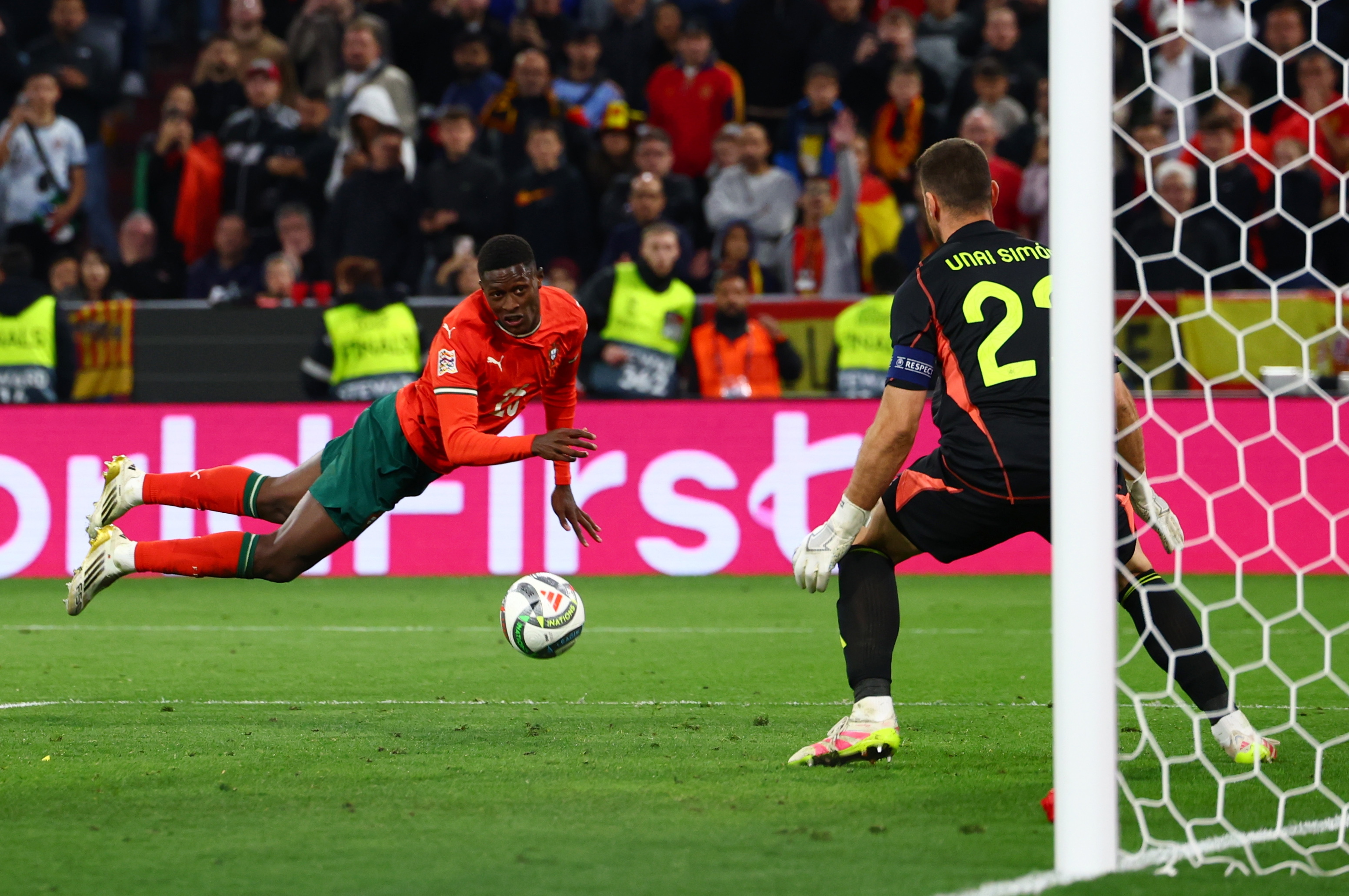 葡萄牙队在国际足球赛上大获全胜 葡萄牙队在国际足球赛上大获全胜