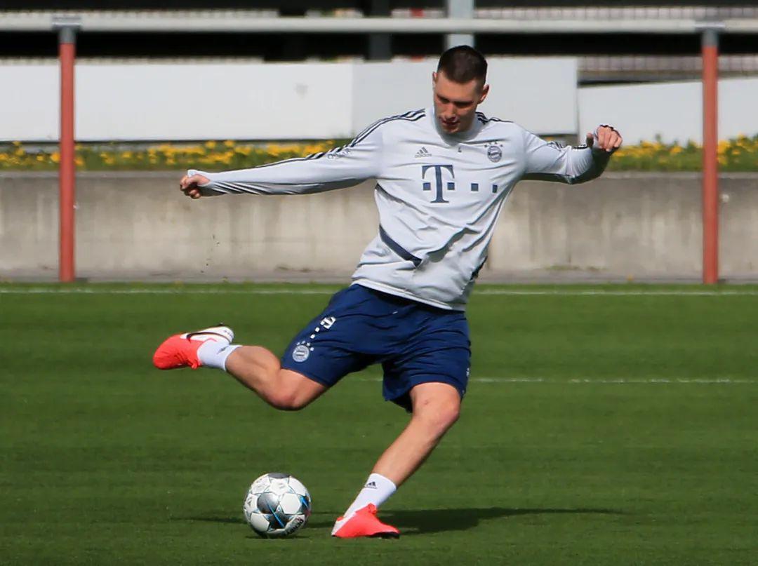 关于奥格斯堡顽强战平，稳住不败势头的信息