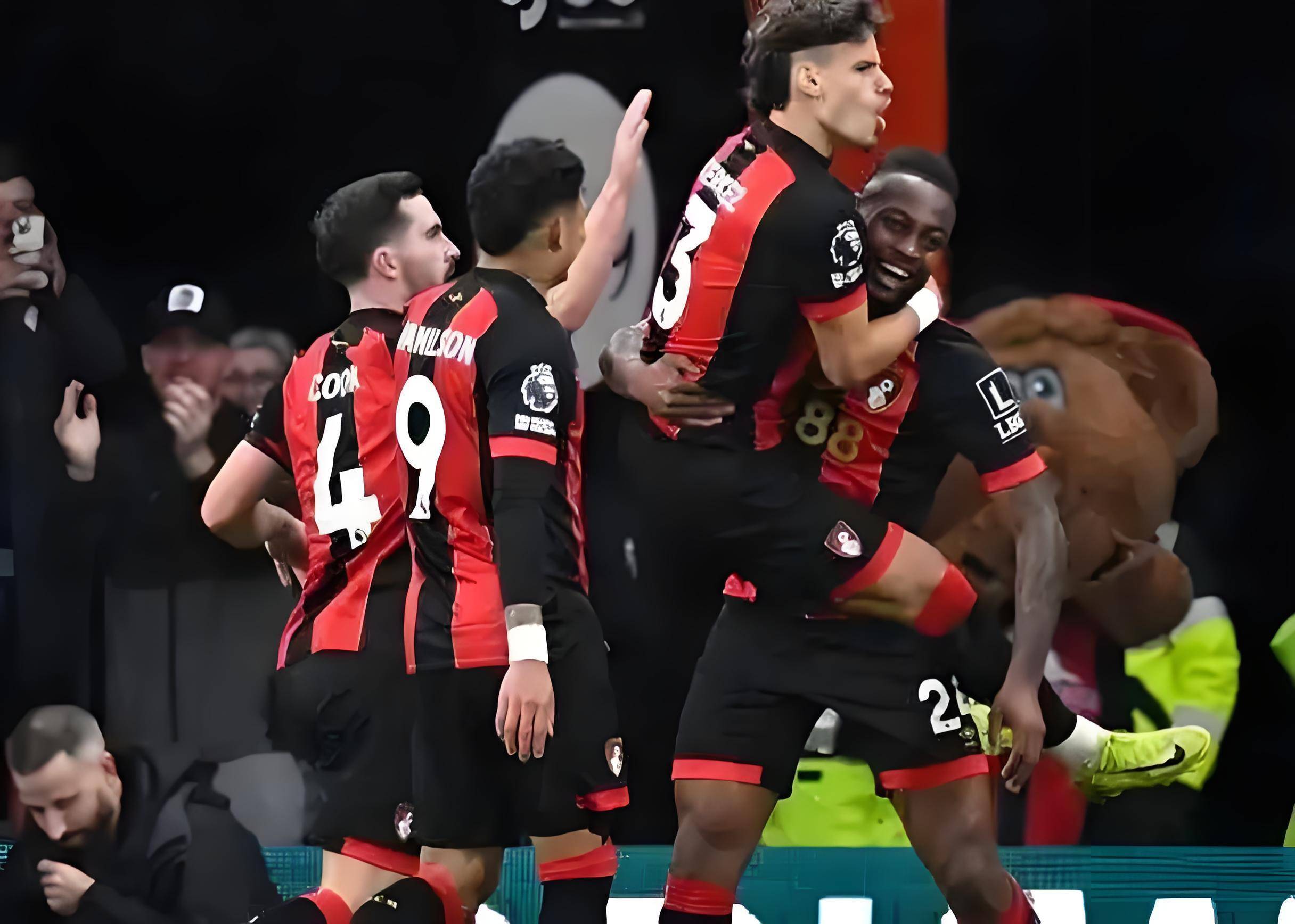 勒沃库森完胜英格兰，范佩西关键制胜的简单介绍