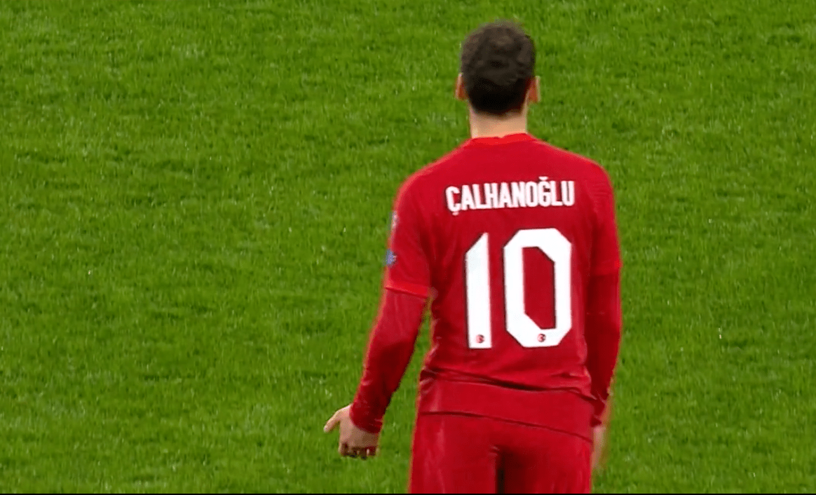 包含瓦伦西亚逼平劲旅，保持不败连胜的词条