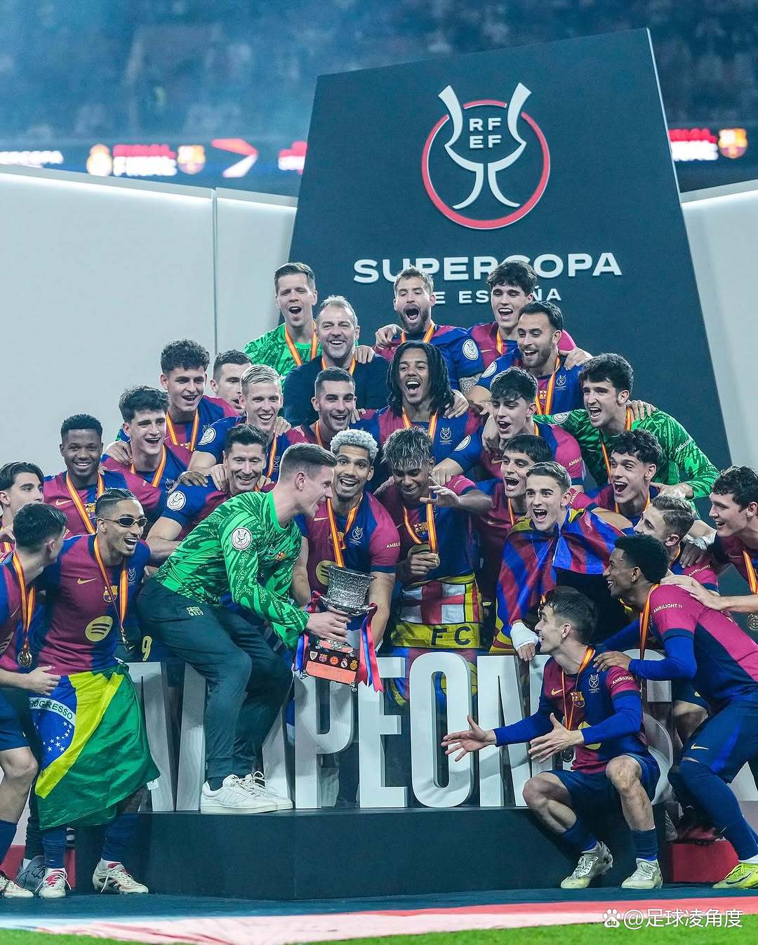 包含西班牙网球队强势德国网球队，费德勒关键制胜的词条