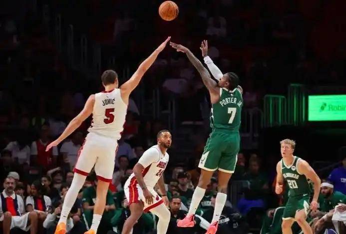 雄鹿全队火爆斗殴,缺席下一场比赛的简单介绍 雄鹿全队火爆斗殴,缺席下一场比赛的简单介绍