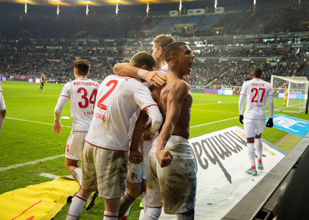 包含法兰克福客场失利，放弃榜首席位的词条