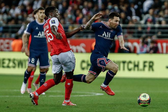 沙尔克04客场逼平对手，抢得一分