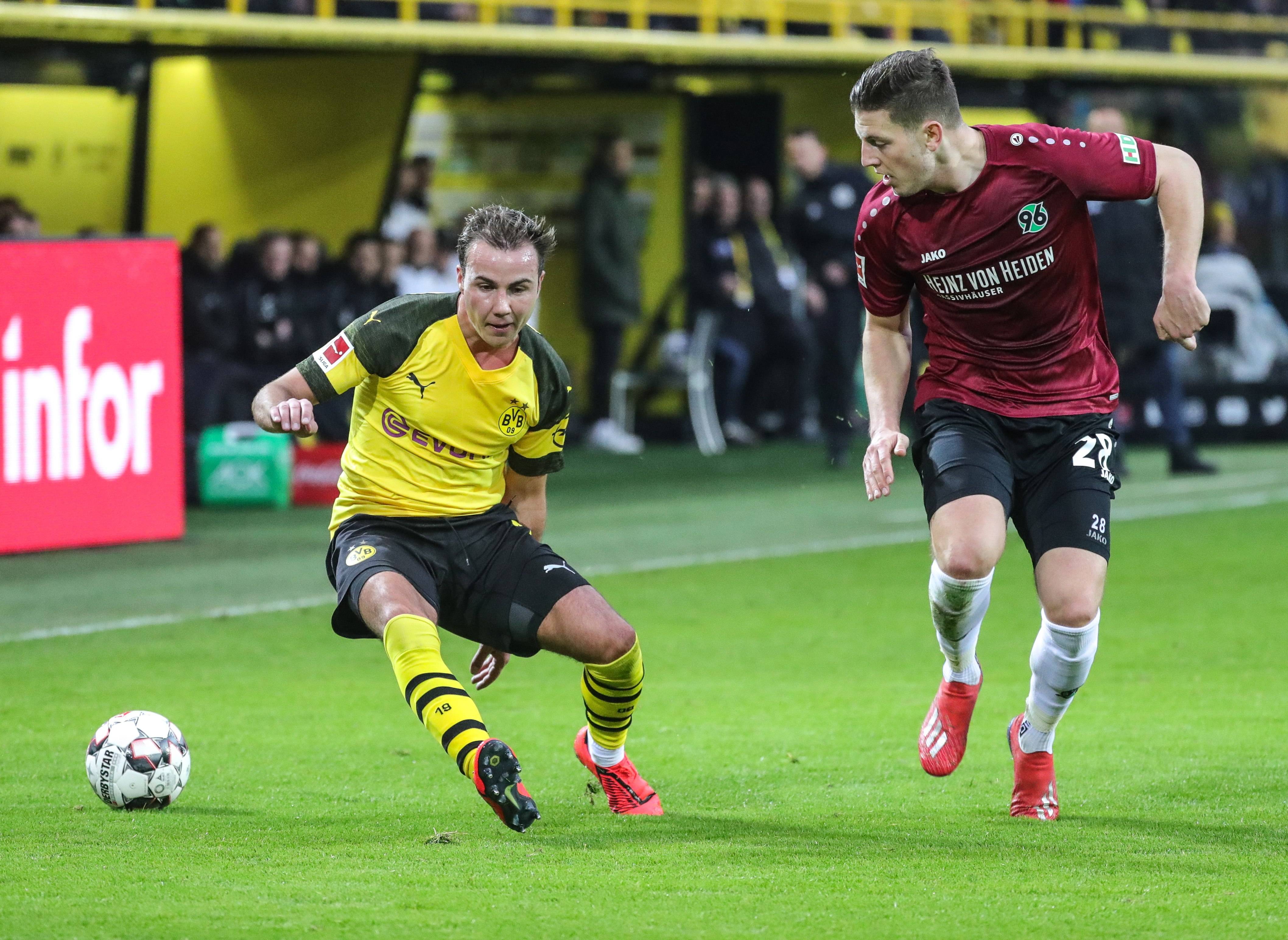 沙尔克04客场逼平对手，抢得一分