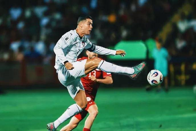 哥伦比亚鏖战利物浦，C罗打破历史纪录