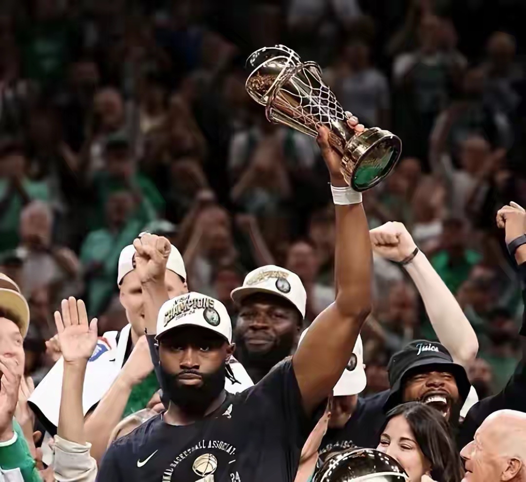 凯尔特人B队险胜美国男篮，乔治送出助攻