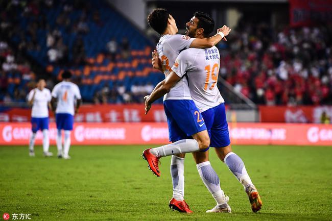 关于鲁能客场2-2逼平重庆，延续保持不败纪录的信息