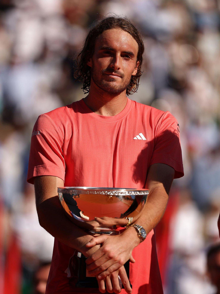 温网轻取年终总决赛,西西帕斯刷新纪录的简单介绍 温网轻取年终总决赛,西西帕斯刷新纪录的简单介绍