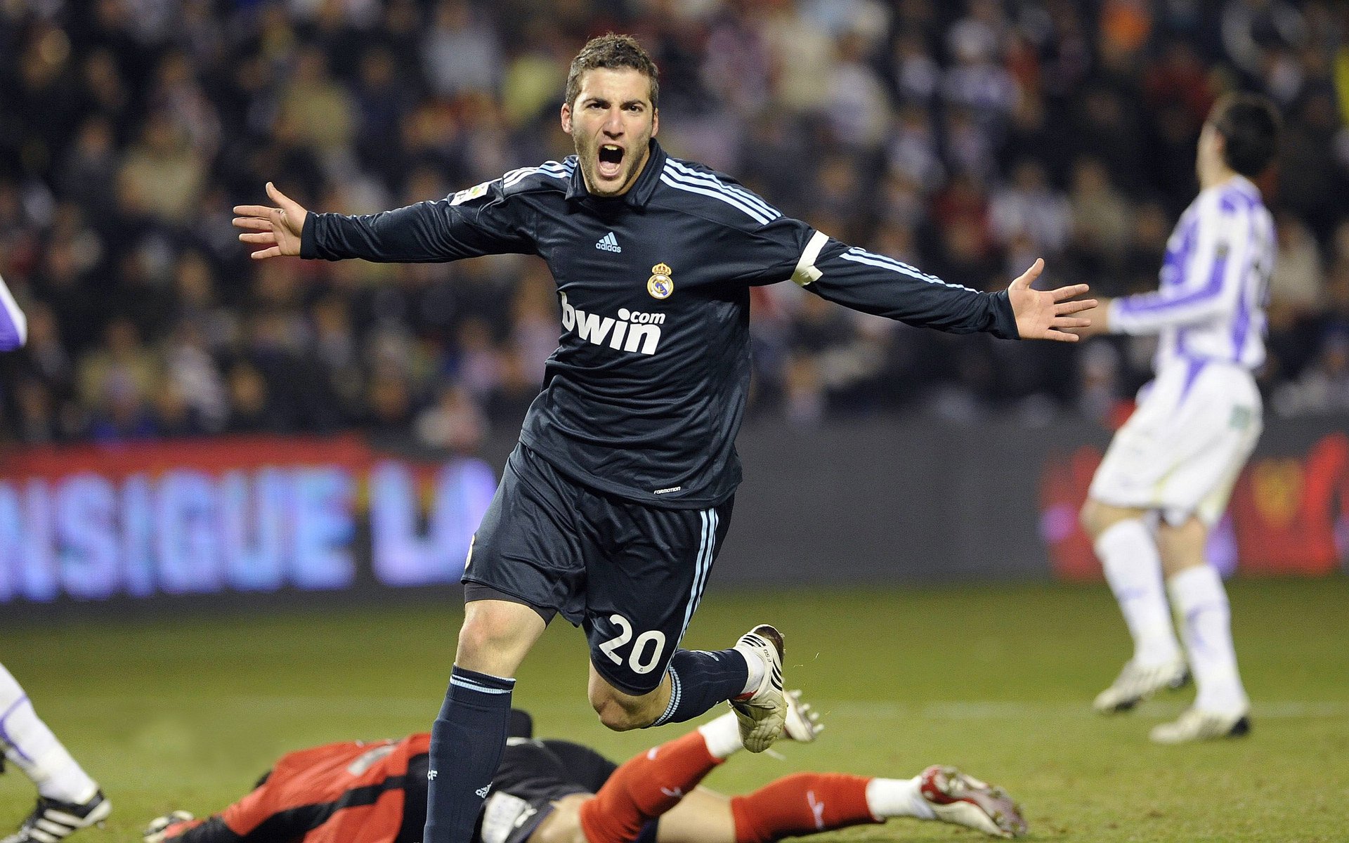 当文艺复兴之城遇见波斯铁骑，卡瓦哈尔一锤定音展现现代足球巨星价值